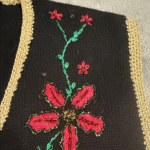 Floral Embroidered Black and Gold Women's Blouse: EXCELLENT CONDITION NO FLAWS - Picture 3 of 10